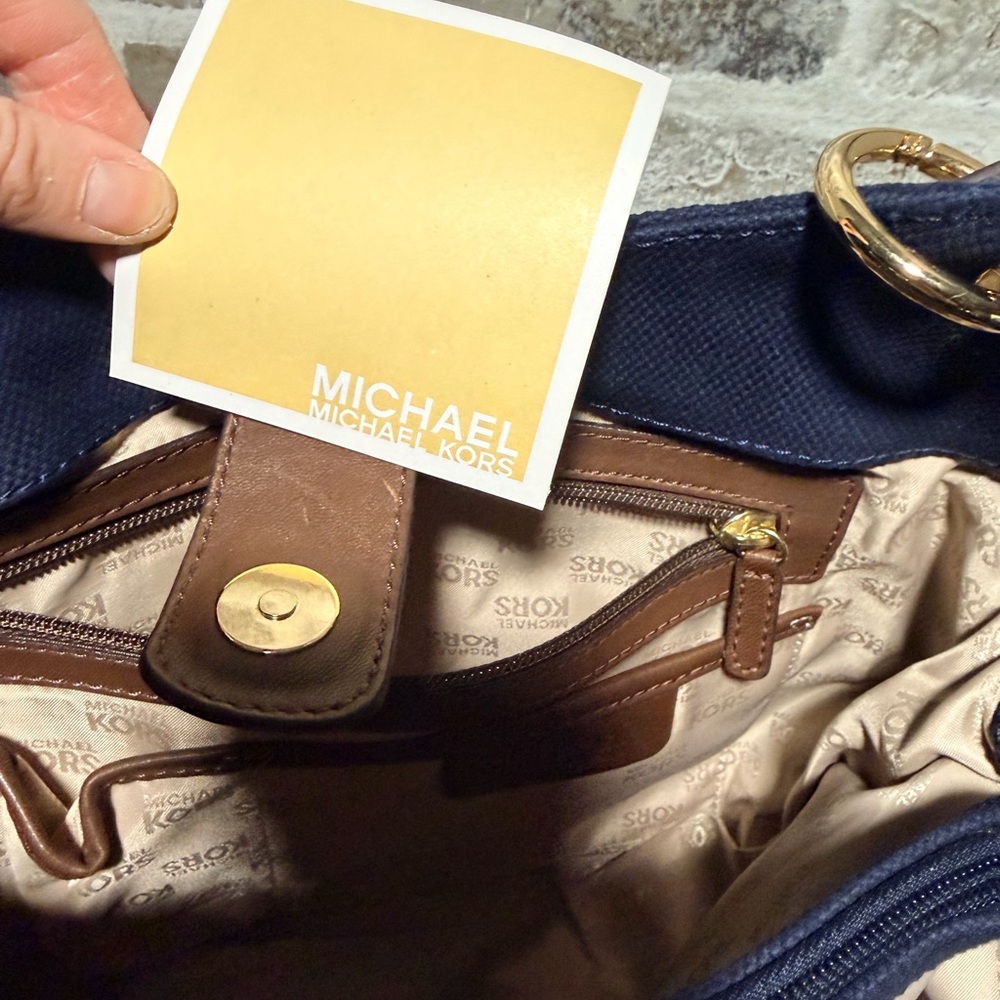 Michael Kors cinch sak bag hand bag blue and brown new no tags - Picture 10 of 11